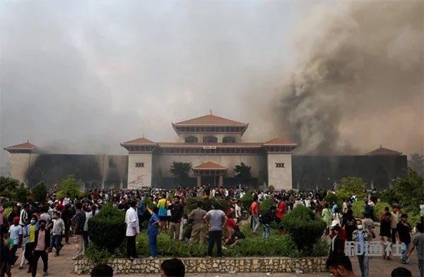  尼泊尔当局违反宪法限制社交媒体引发青年运动与伤亡